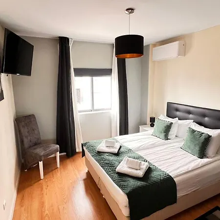 Beta - 2 Bedrooms, Private Rooftop Patio With Hot Tub, Bbq And View *