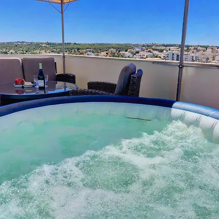 Beta - 2 Bedrooms, Private Rooftop Patio With Hot Tub, Bbq And View