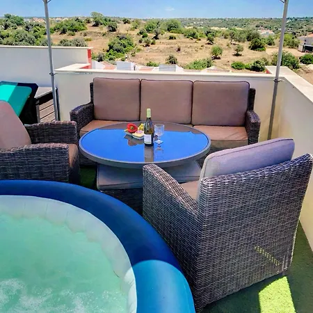 Beta - 2 Bedrooms, Private Rooftop Patio With Hot Tub, Bbq And View *
